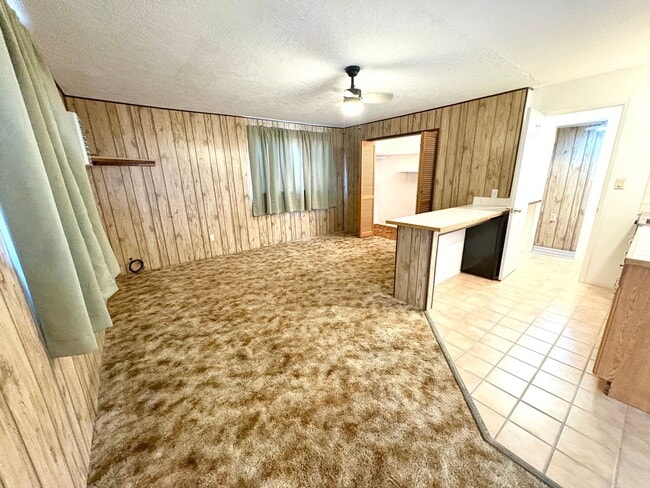 Primary Photo - Cozy Studio in Town