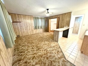 Building Photo - Cozy Studio in Town