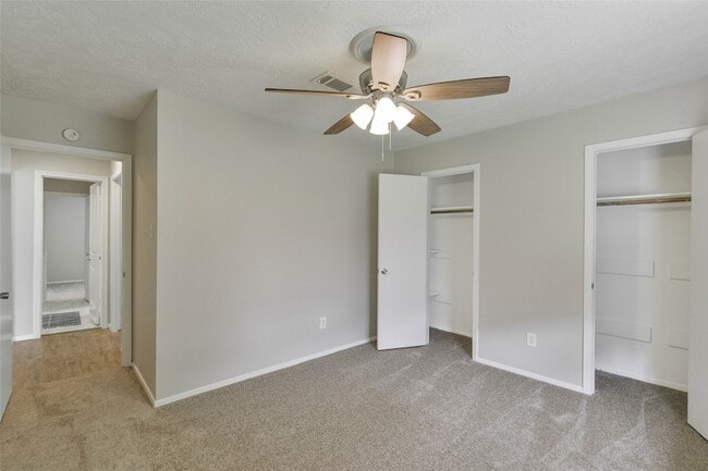 Building Photo - 7211 Fuchsia Ln