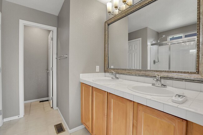 Building Photo - Central Park HOUSE for rent! 2 BLOCKS TO STANLEY MARKETPLACE