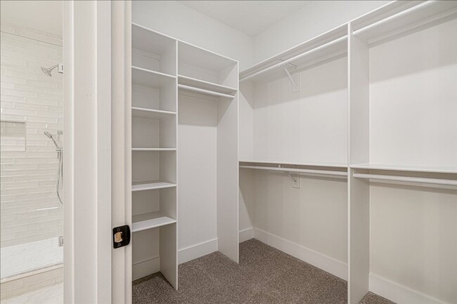 Building Photo - 5472 Park Ave