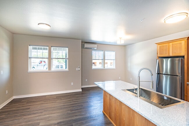 Interior Photo - 441 Talent Ave