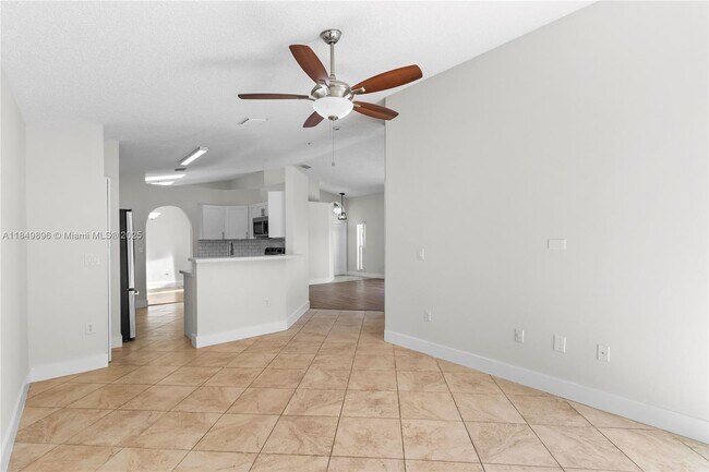 Building Photo - 14611 SW 156th Ave