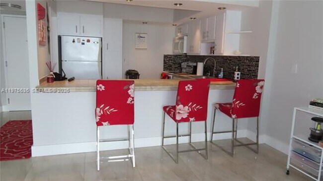 Building Photo - 5701 Collins Ave