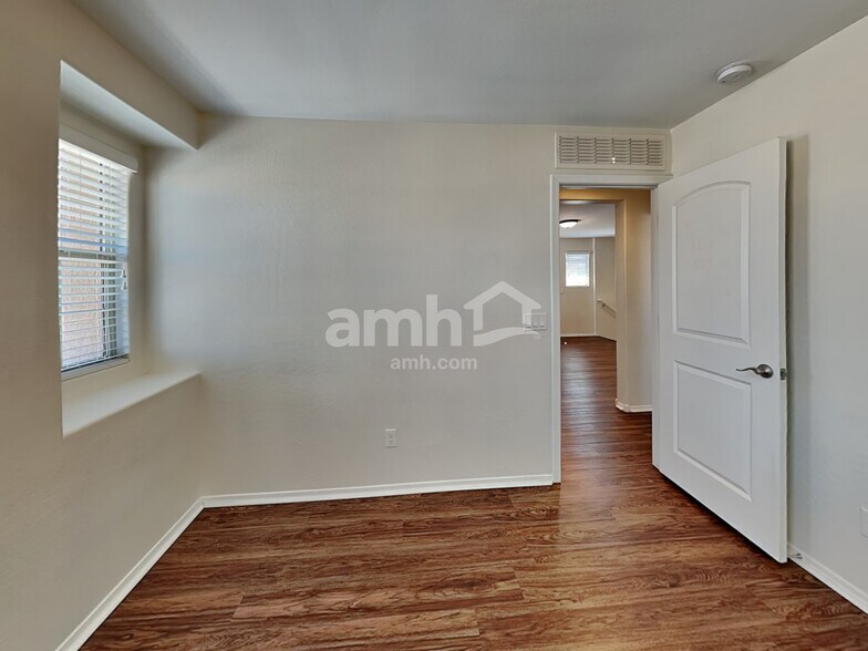 Building Photo - 1508 N Banning