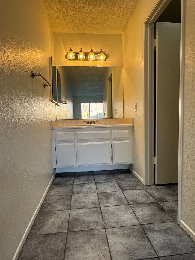 Building Photo - Home off the Green Tree Golf Course