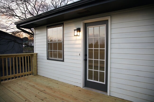 Building Photo - NEWLY REMODELED