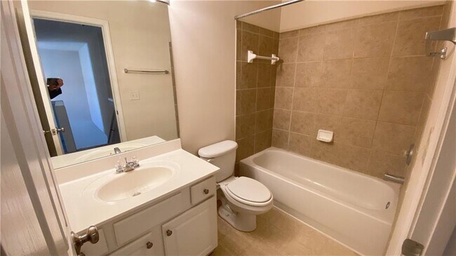 Building Photo - 2036 Fosco Dr NW