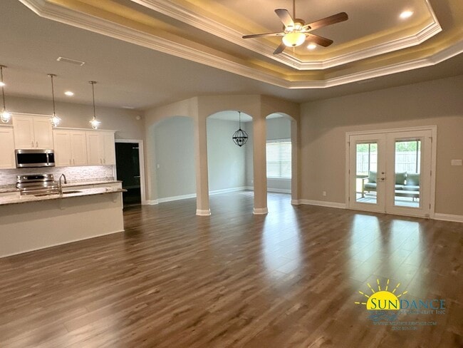 Building Photo - 5 Bedroom like new BEAUTIFUL Navarre home, call today!