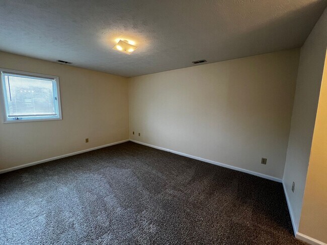 Building Photo - 1031 Ancestry Dr