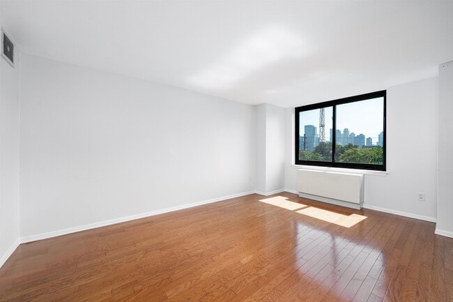 Building Photo - 700 Grove St