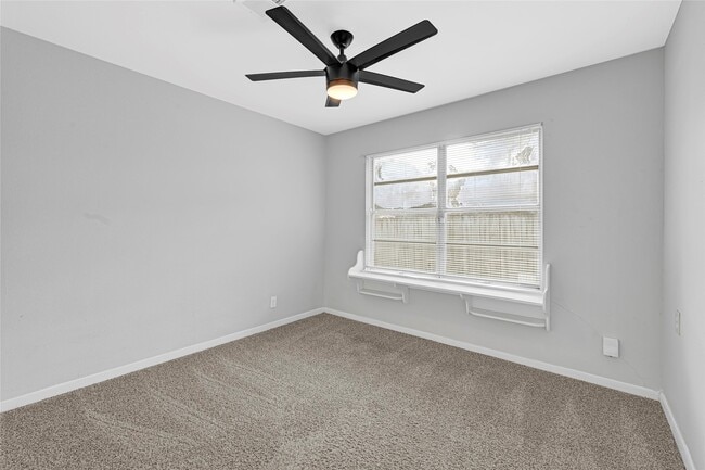 Building Photo - 122 Gruss Dr
