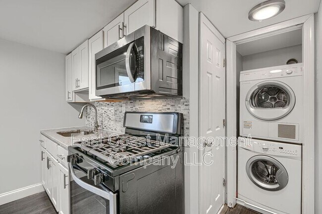 Building Photo - 4012 Fernhill Ave