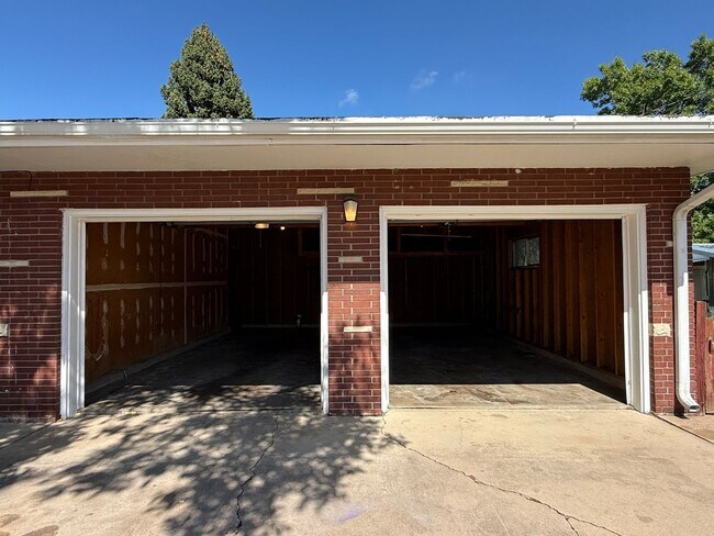 Building Photo - Charming 4-Bedroom Ranch Near Downtown Littleton!!