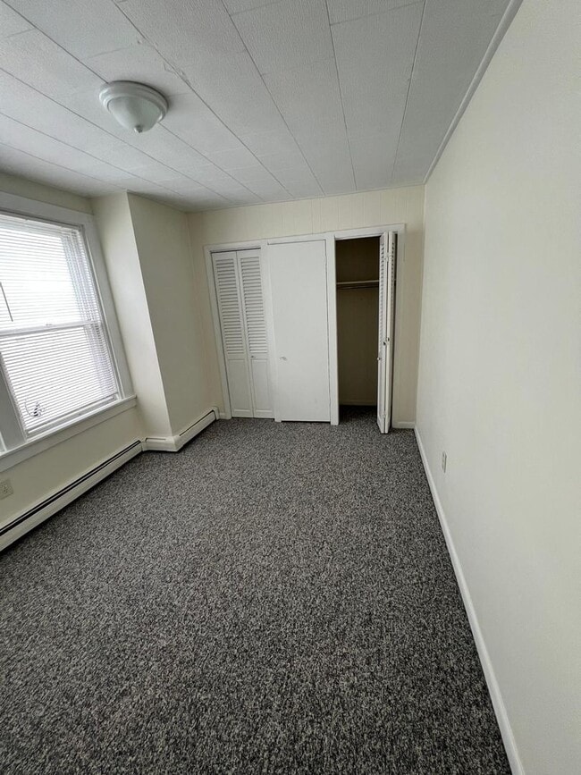 Building Photo - 1552 Delaware Ave
