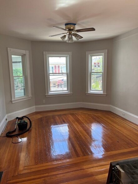 Building Photo - 16 Sullivan Rd