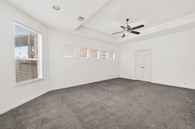 Building Photo - 5519 Jay Thrush Dr