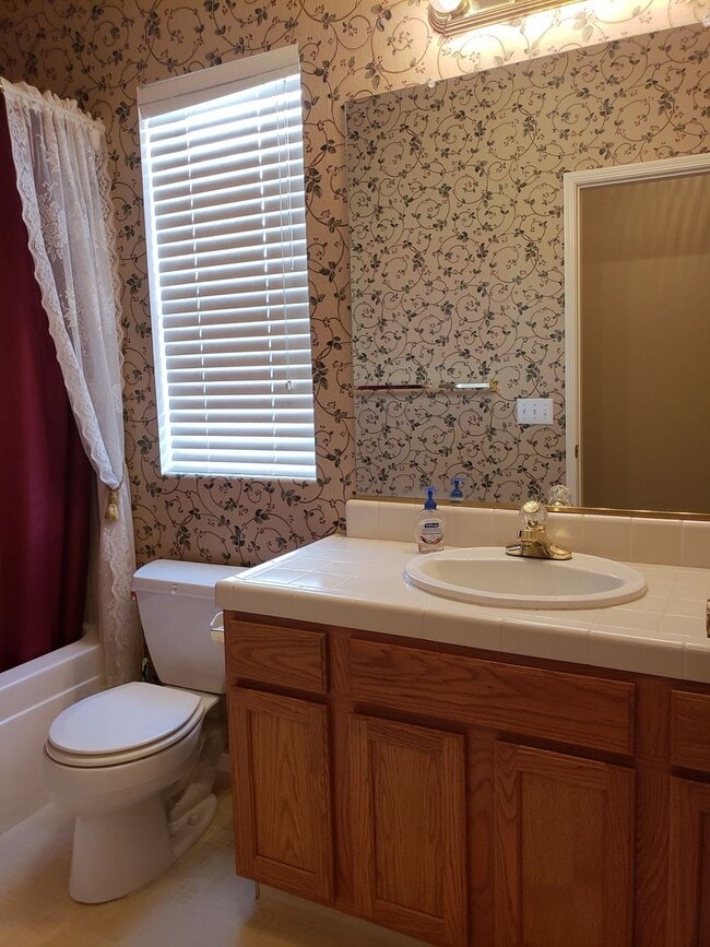 Building Photo - 3 Bedroom 2 Bath available soon