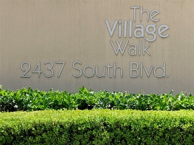 Building Photo - 2437 South Blvd