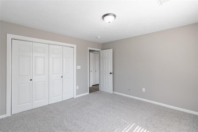 Building Photo - 725 10th St