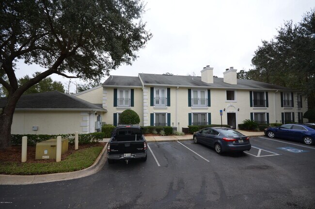 Building Photo - 13715 Richmond Park Dr N