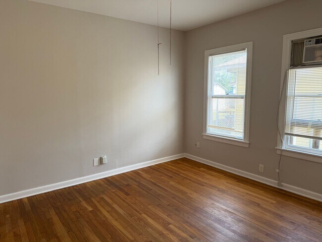 Building Photo - Harding Place