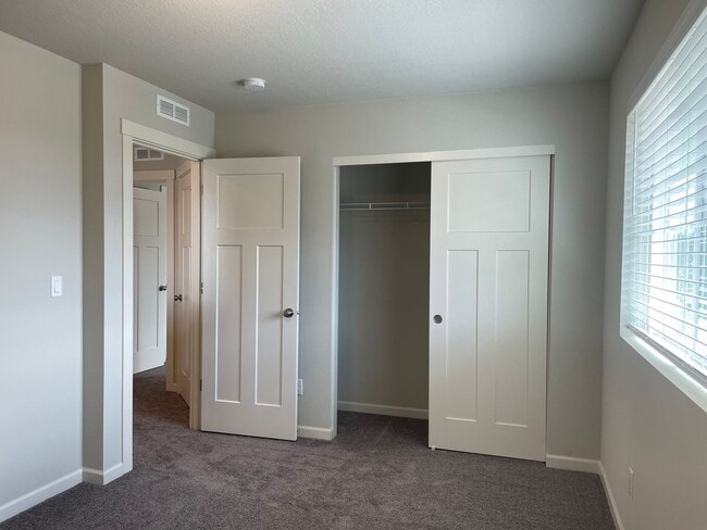 Building Photo - 4 Bed 2.5 Bath Home! Located near the Ridgefield Outdoor Recreation Center, equestrian facilities...