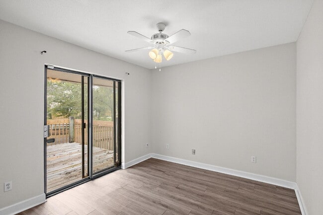 Building Photo - 3/2 townhouse at the Rez!