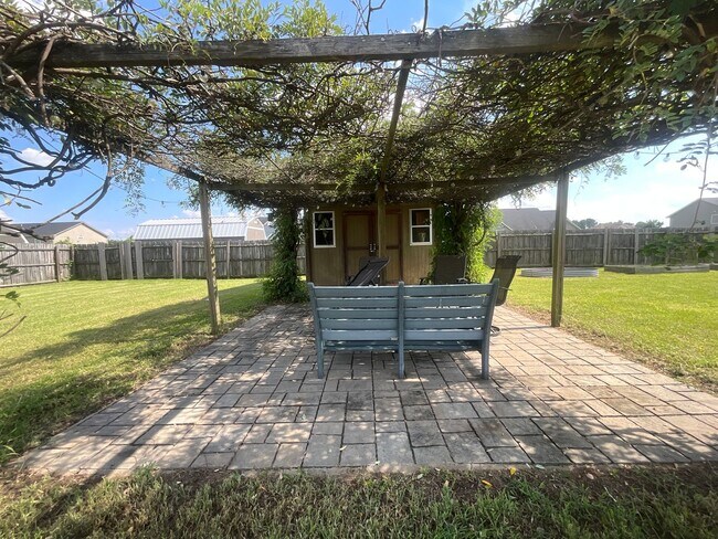 Building Photo - 223 Victory Dr