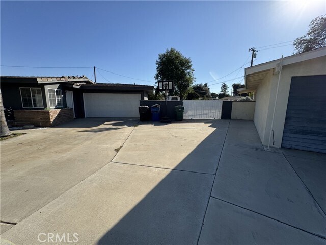 Building Photo - 5998 Mona Bell Ct