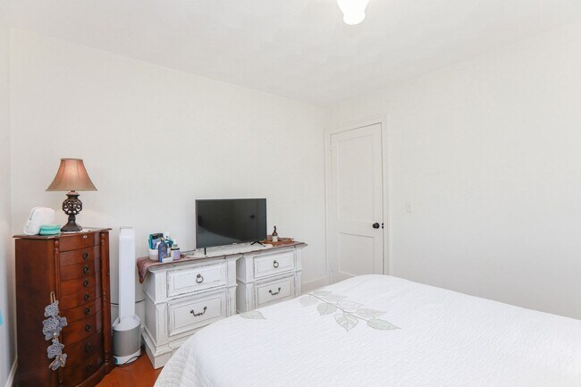 Building Photo - Beautiful Single Family Home in Willoughby Beach!!