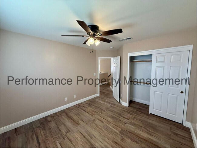 Building Photo - Spacious 5 Bed/3 Bath + Office in SW Bakersfield w/ RBP & $0 Deposit Option