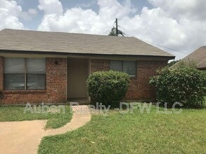 Building Photo - 1131 Suburban Dr