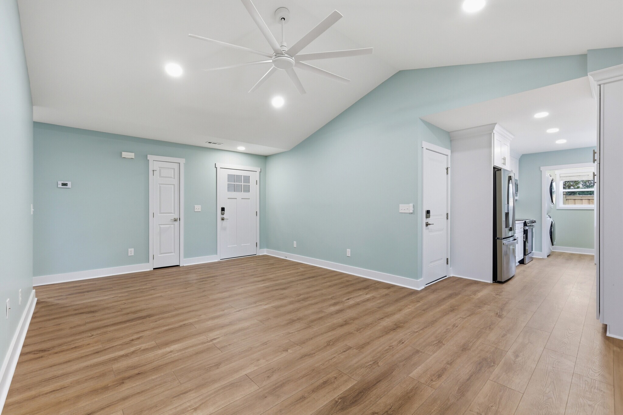 Building Photo - 303 Hixon Pl
