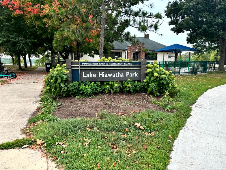 Building Photo - 2804 E 44th St