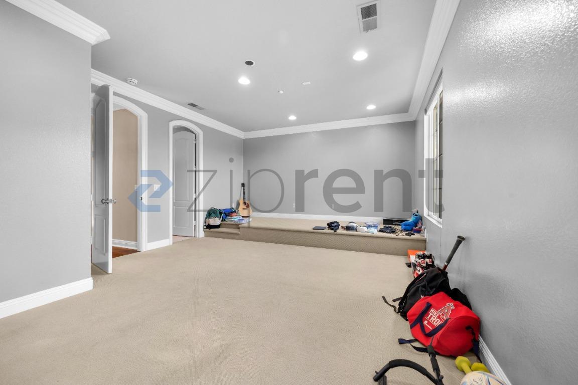 Building Photo - Unit