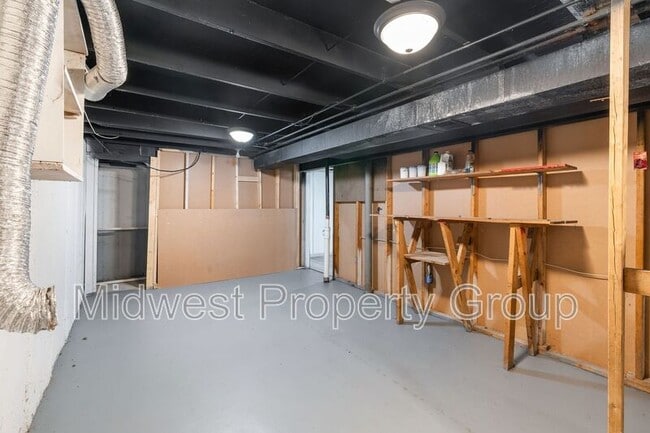 Building Photo - 2495 Lindsay Ln