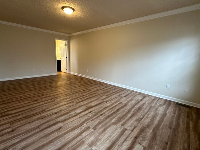 Building Photo - 328 Brookside Ct