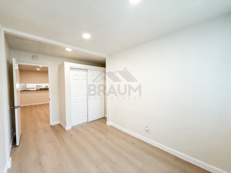 Building Photo - 4638 Tilden Ave