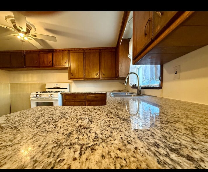 Building Photo - 91 Bloomfield Ave