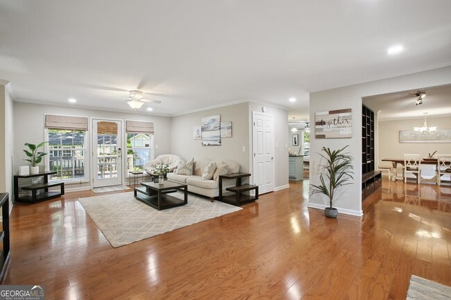 Building Photo - 102 Hickory Dr