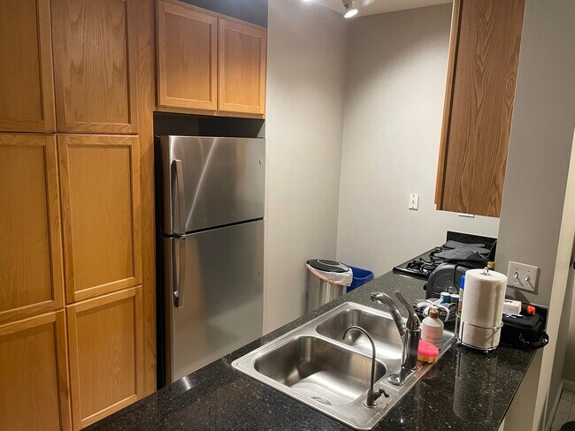 Building Photo - 1255 S State St