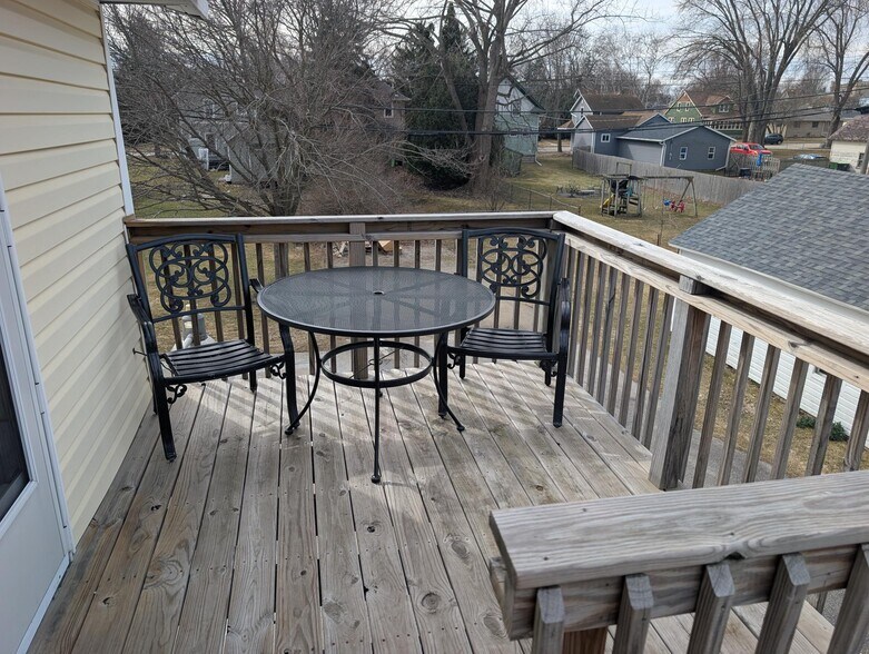 Building Photo - 563 E Main St