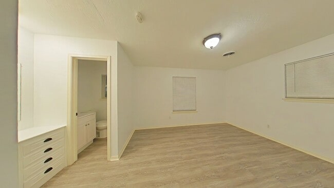 Building Photo - 4623 SE Mieling Dr