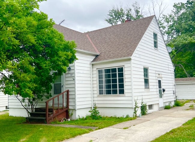 Building Photo - Lovely, Spacious Home
