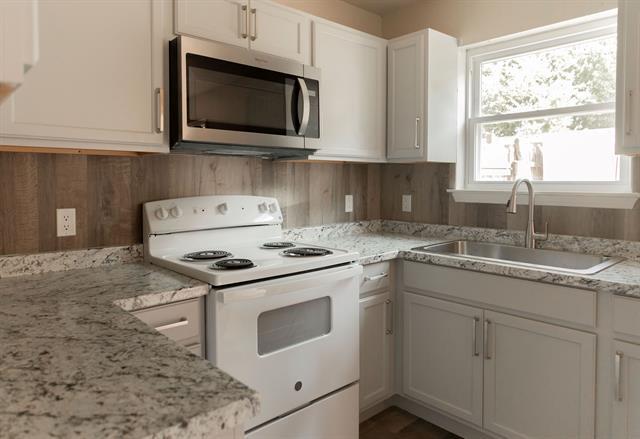 Building Photo - 5835 Shadydell Dr
