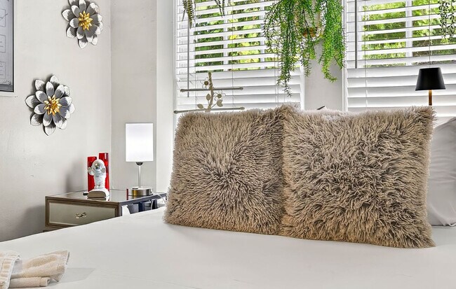 Building Photo - 5901 N Ola Ave