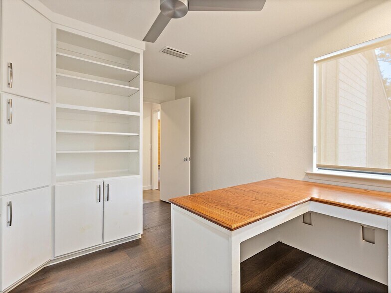 Building Photo - 6801 Winding Rose Trl