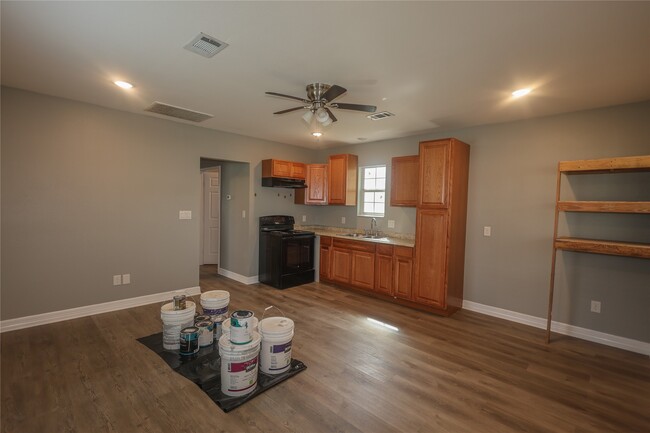 Building Photo - 23901 S Wildwood Dr