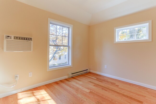 Building Photo - 51 Warner St